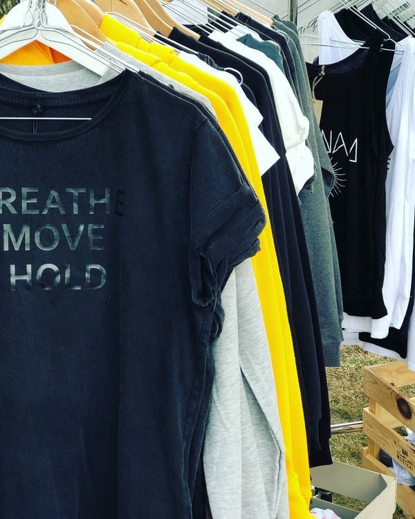 t-shirt-breathe-hold-yoga-nest-shop