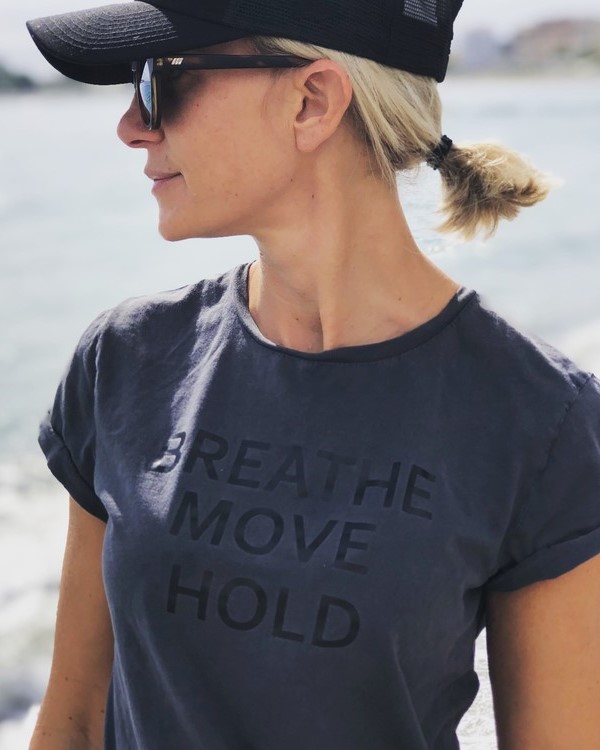 t-shirt-breathe-hold-black-yoganest